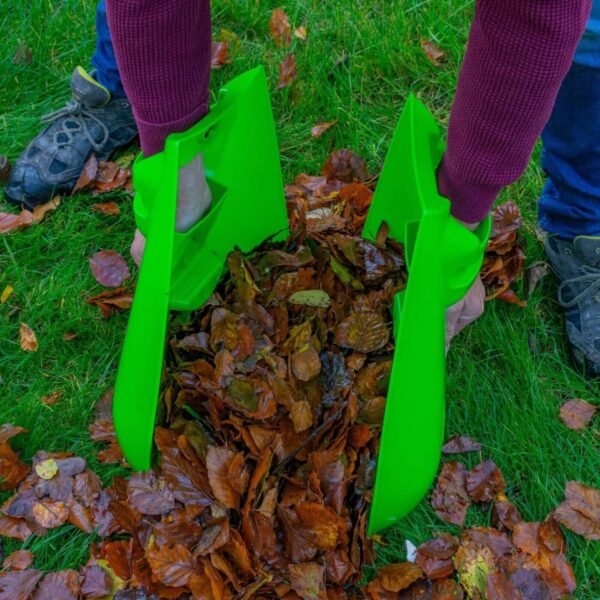 Garden Cleaning Scoops Leaf Grabber Large Green Plastic Hand Held Grabs Gather Garden Free Shipping 25