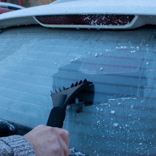 2-in-1 Car Windscreen Ice Scraper and Snow Brush Long Reach Handle Frost De-Icer Car & Caravan Free Shipping 29