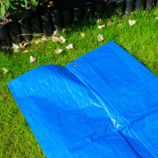 Blue lightweight tarpaulin 5m x 6m with 10m of 6mm bungee rope & 10 tarp clips (screw type) kit